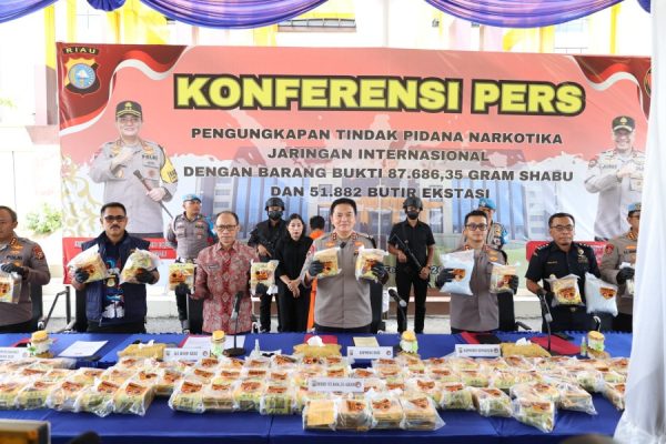 terbongkar jaringan narkoba di riau 87 kg sabu dan 51 ribu pil ekstasi disita 84397