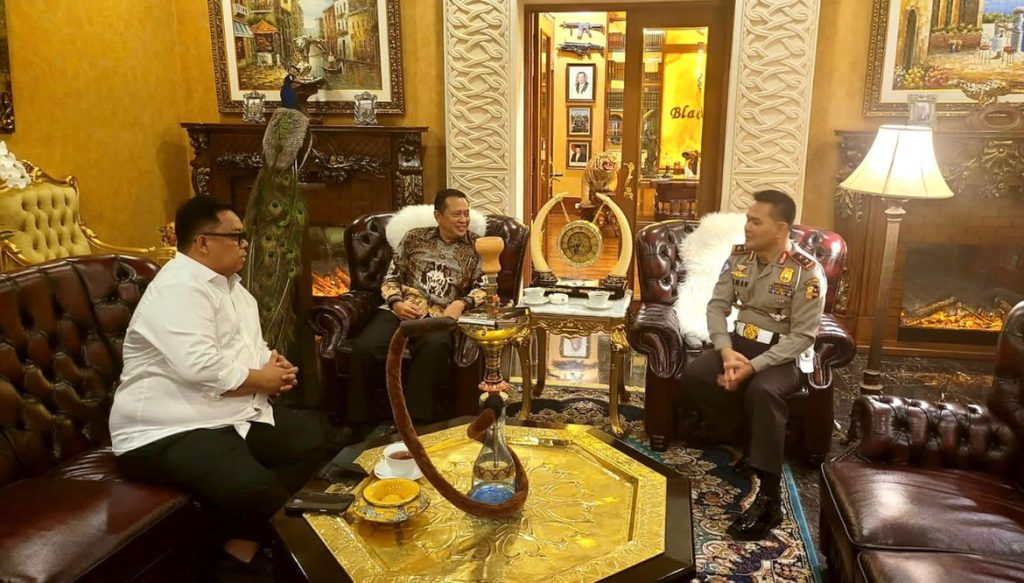 terima kunjungan kakorlantas polri ketua mpr ri dukung rencana pemasangan chip di plat nomor kendaraan 23264
