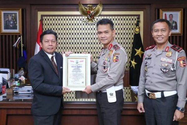 terkait inovasi etle tol lemkapi beri presisi award ke kakorlantas polri 46160