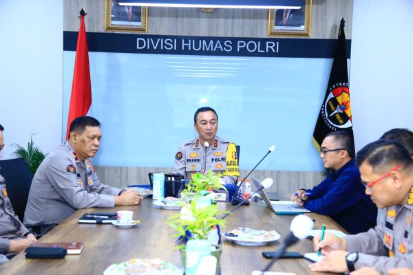 terus tingkatkan kualifikasi kehumasan divhumas polri jalani sertifikasi iso 9001 2015 71039