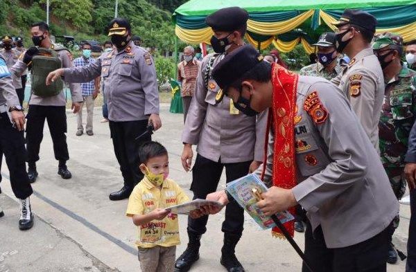the aceh s regional police chief reminded members not to create crowds 39061