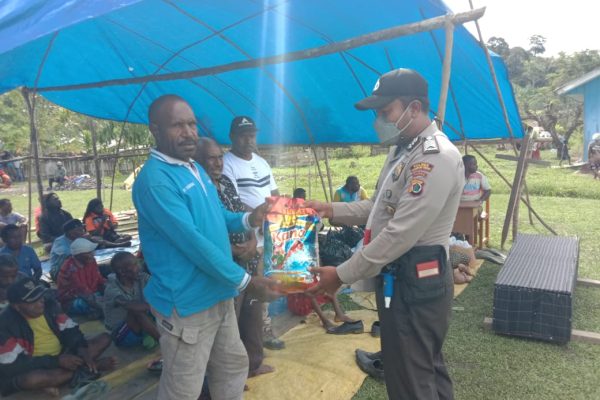 the central mamberamo noken community development task force visiting elite figures controlling public safety and order 44694