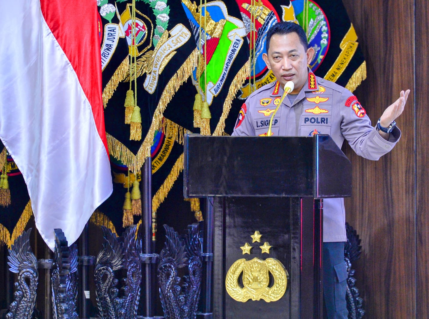 the chief of indonesian national police talks about realizing excellent human resources at the indonesian national police children s education assistance event 44526
