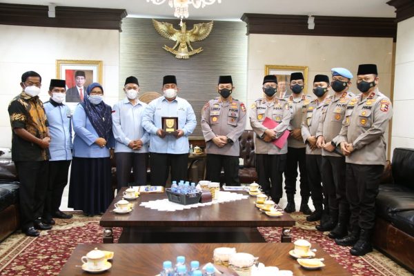 the chief of inp collaborates with youth in mosques to fight radicalism and intolerance 38700
