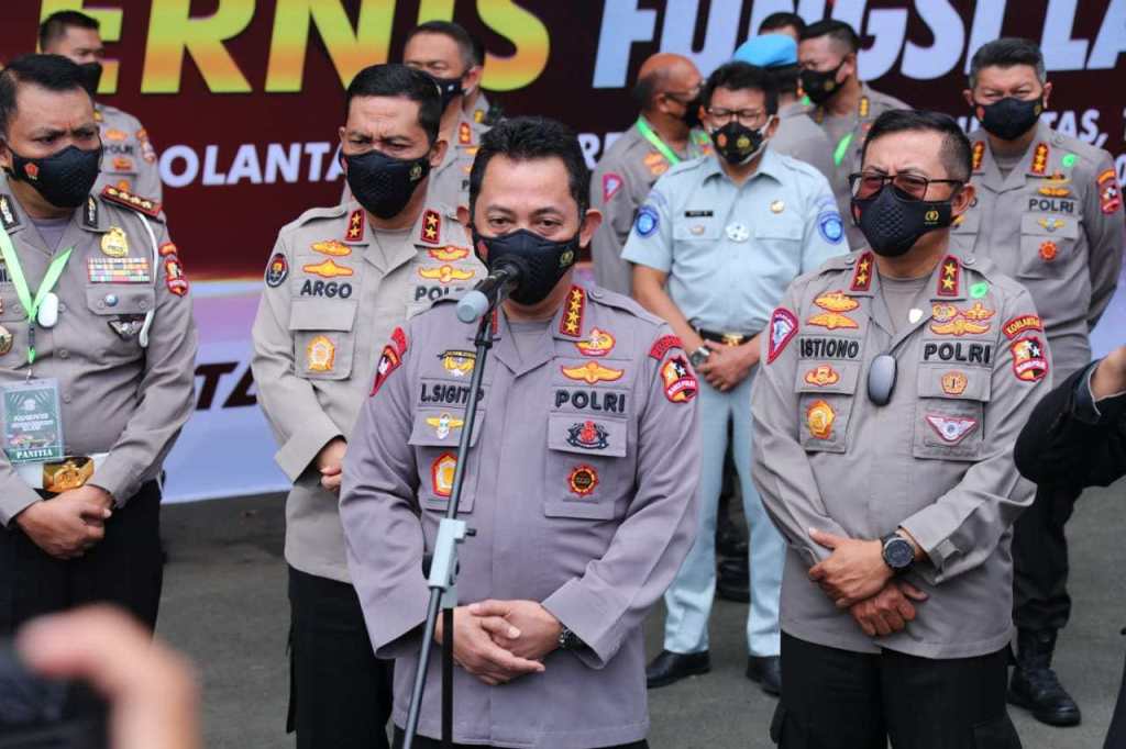 the chief of inp gives additional quota for regional police of papua and west papua at inspector school 2021 38687
