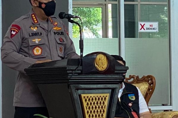 the efforts of the national police chief and the commander in chief to reduce covid 19 figures in kediri after the eid holidays 39222