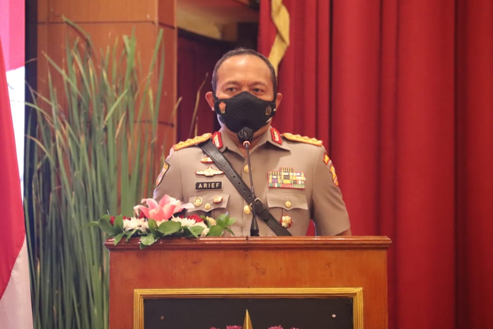 the indonesian national police held training for 2284 people to become covid 19 tracers 39503