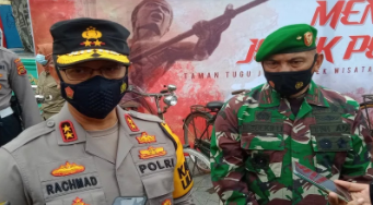 tiba di jambi polisi jaga ketat gudang penyimpanan vaksin sinovac 33077
