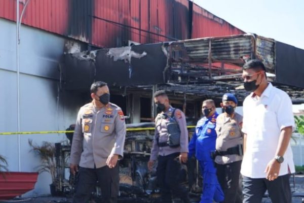 tiba di sorong kapolda papua barat tinjau langsung lokasi bentrokan 23000