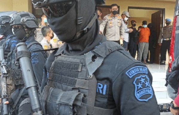 tim densus 88 antiteror tangkap terduga teroris di sulsel 31200