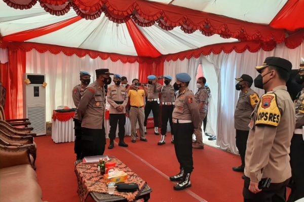 tim divpropam mabes polri kunjungi pos pam nataru ops lilin candi 2021 di polres rembang 22574