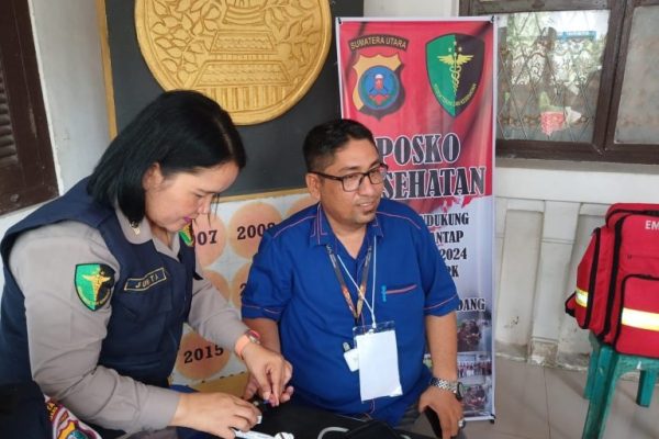 tim dokkes polda sumut siaga dan gerak cepat beri pelayan kepada petugas pam pemilu 70394