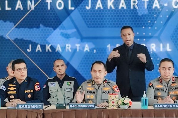 tim dvi mabes polri berhasil identifikasi 1 jenazah korban kecelakaan km 58 72662