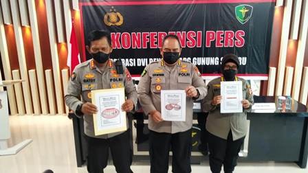 tim dvi polda jatim serahkan 7 jenazah korban awan panas guguran gunung semeru kepada keluarga 22636