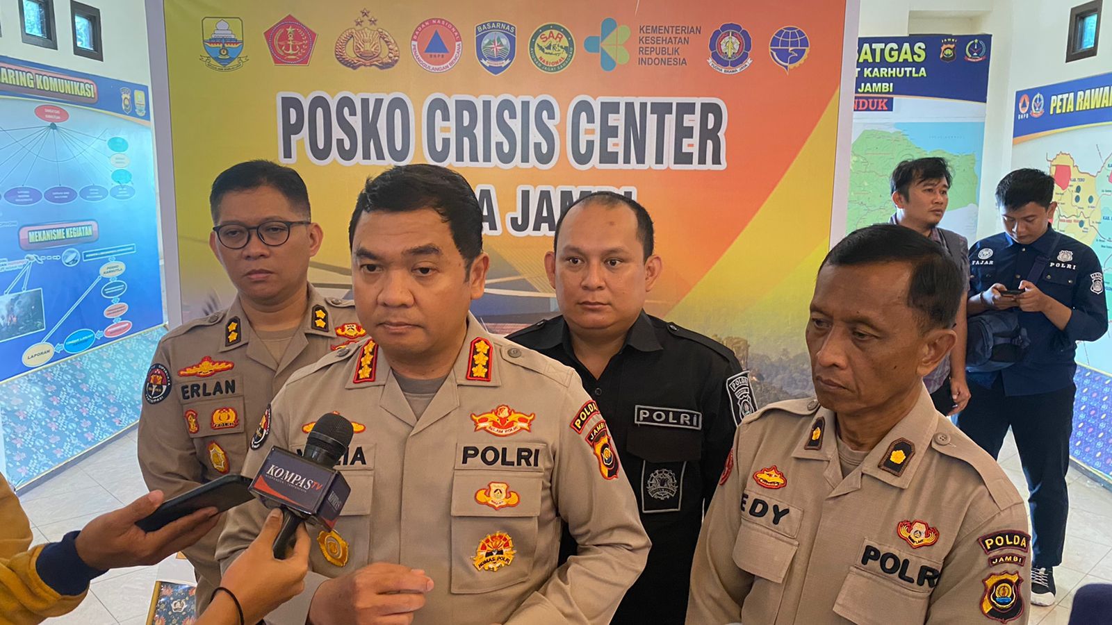 tim evakuasi darat rombongan kapolda jambi tiba di posko 54851