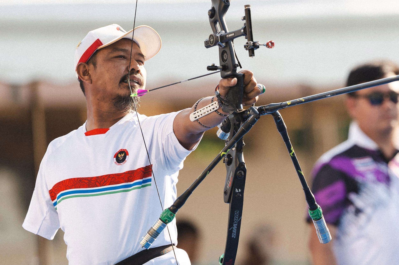 tim panahan indonesia kholidin raih emas di turnamen disabel asia 84117
