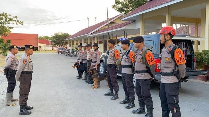 tim sar polda sulteng bantu proses pencarian remaja yang hilang terseret arus sungai air terjun wera 70724