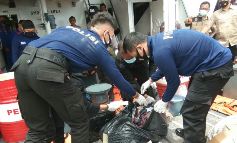 tim selam gabungan ditpolair baharkam polri brimob dit polair polda metrojaya dan polda banten menyelam sampai dua kali 33191