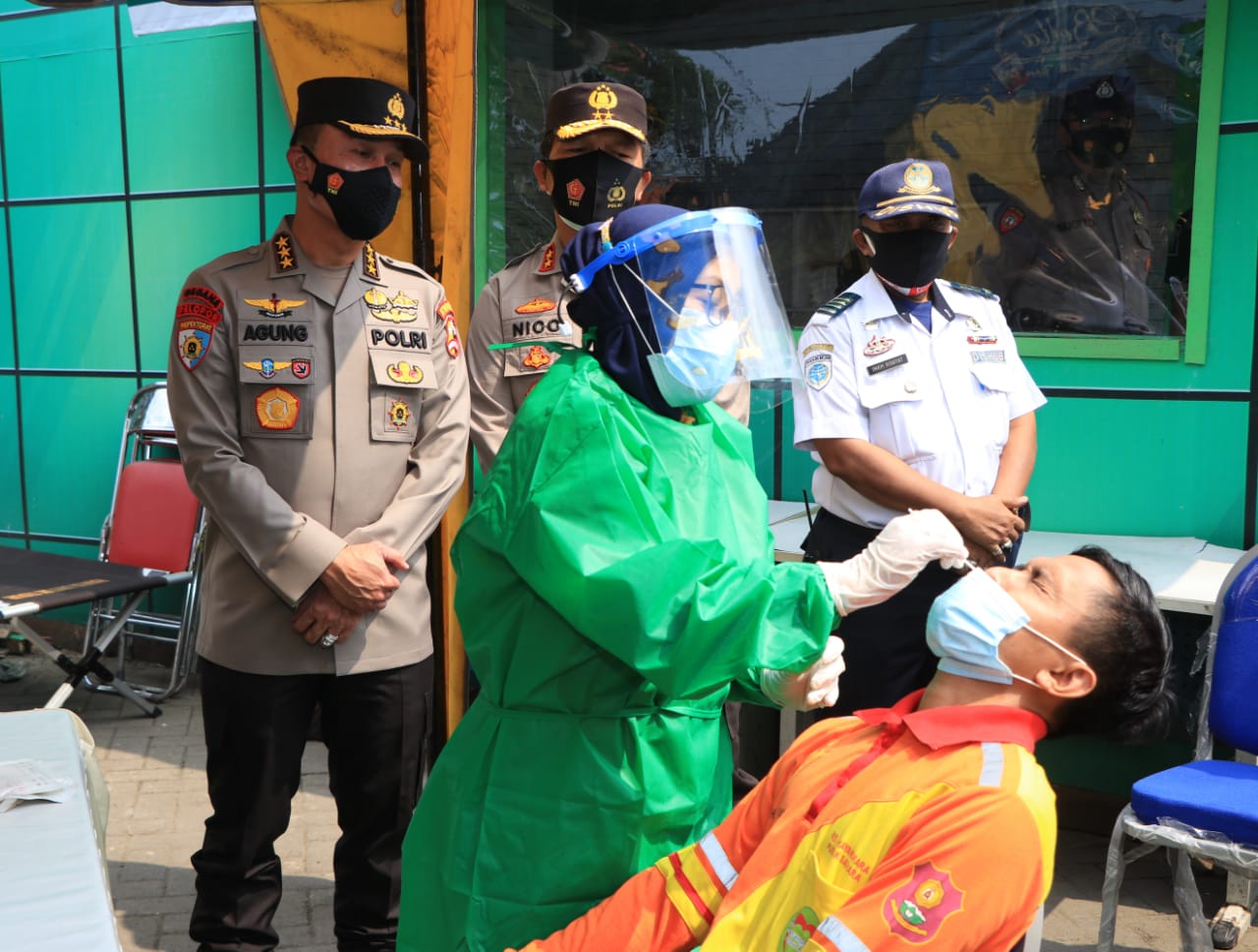 tim supervisi mabes polri pantau sop penyekatan dan larangan mudik di jatim 20085