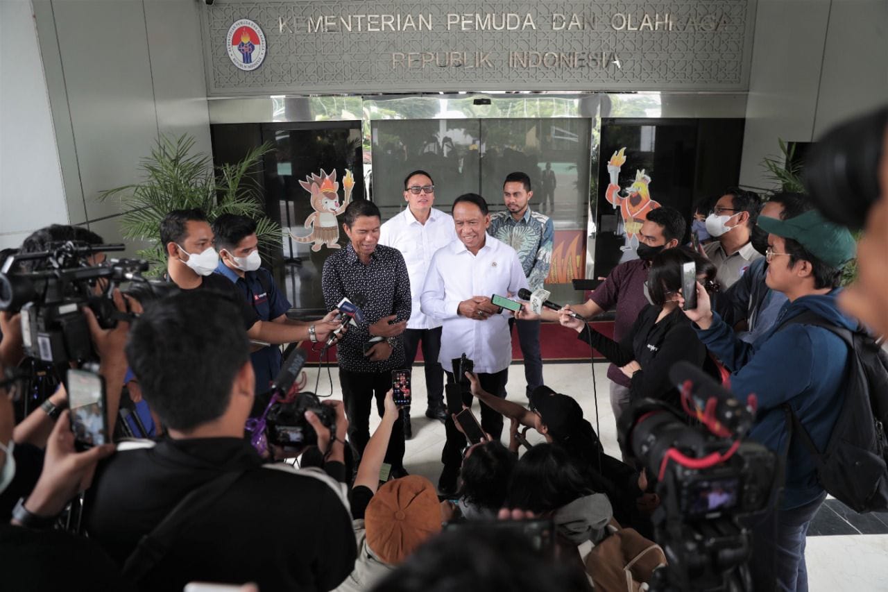 tindak lanjuti arahan presiden ri terkait liga 2 kemenpora pssi rapat bersama diskusikan solusi 53496