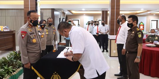 tindak tegas pelaku karhutla polda kalteng gelar mou dengan instansi terkait 9259