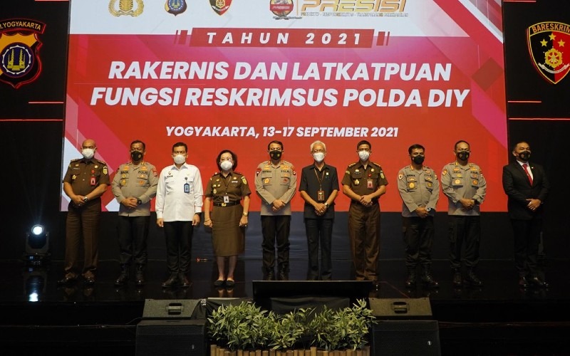 tingkatakan kemampuan polda diy gelar rakernis dan latkatpuan fungsi reskrimsus 27215