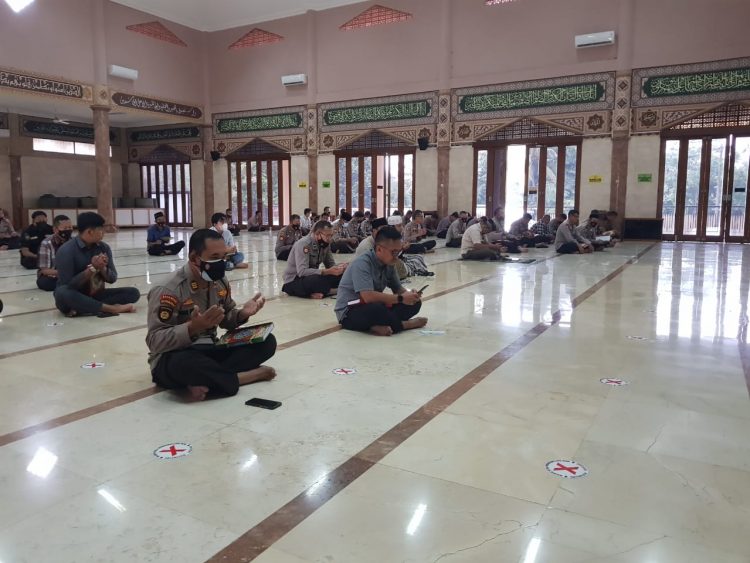 tingkatkan iman dan taqwa personel polda banten ngaji bareng kapolda 28936