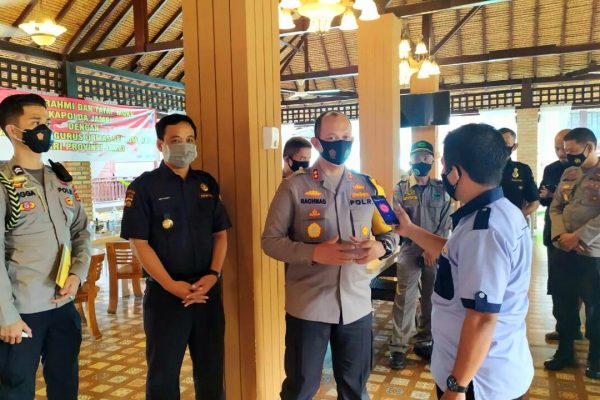 tingkatkan informasi kamtibmas kapolda jambi silaturahmi dengan senkom orari dan rapi 30772