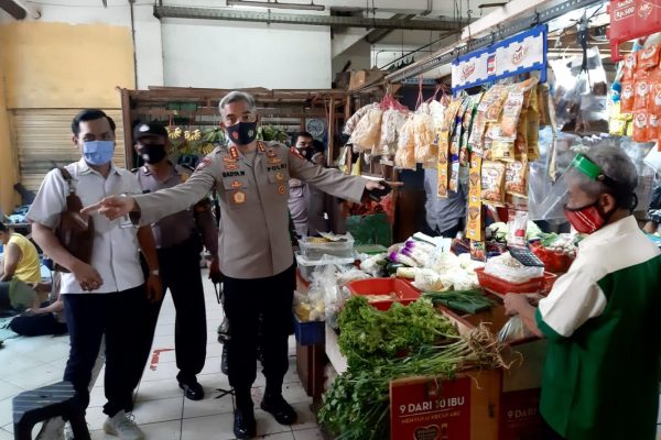 tingkatkan ketahanan pangan dirbinmas polda metro jaya kunjungi pasar santa kebayoran baru 12861