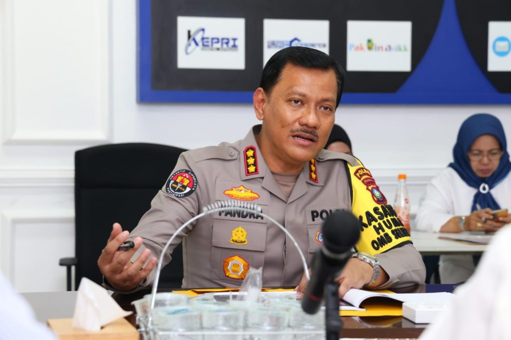 tingkatkan keterbukaan informasi publik dan hubungan dengan media polda kepri gelar monev kip 65693