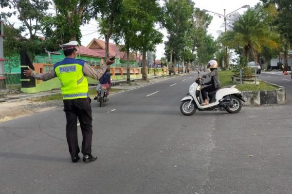tingkatkan pelayanan kepada masyarakat di hari libur satlantas polres sukamara gatur pagi 19830