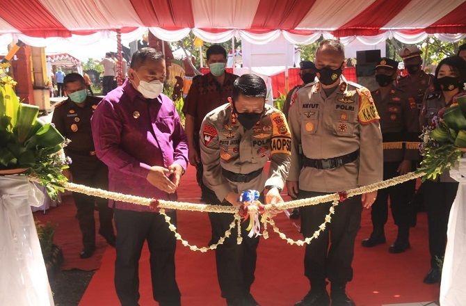 tingkatkan pelayanan kepada masyarakat kapolda bali resmikan polsek kota jembrana 31187