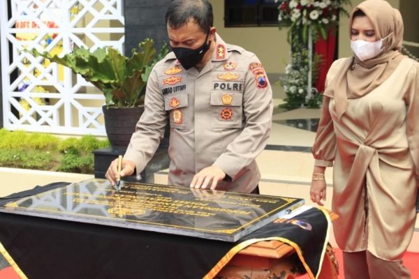 tingkatkan pelayanan masyarakat kapolda jateng saat resmikan gedung presisi polres pekalongan 22738