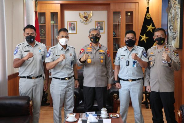 tingkatkan sinergitas kapolda terima kunjungan kepala cabang pt jasa raharja ntt 20908