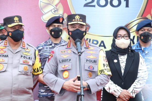 tinjau bakti negeri akabri 2001 kapolri tekankan vaksinasi hingga waspadai pintu masuk negara 22601