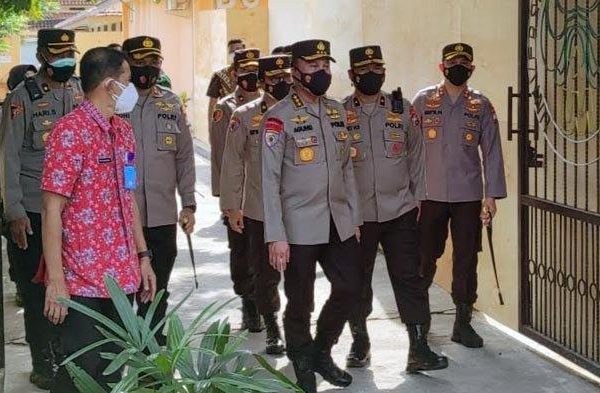 tinjau covid 19 irwasum polri kunjungi tempat isoter di kota blitar 26866