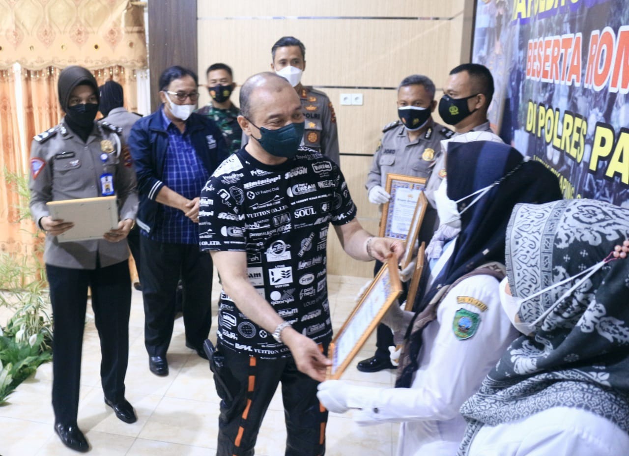 tinjau gebyar vaksinasi masal di polres pasaman kapoda sumbar targetkan 5000 peserta 9801