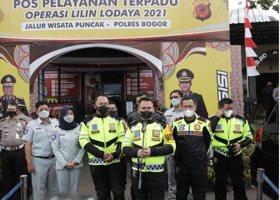 tinjau jalur puncak bogor kakorlantas polri arus lalin di malam tahun baru normal 22649