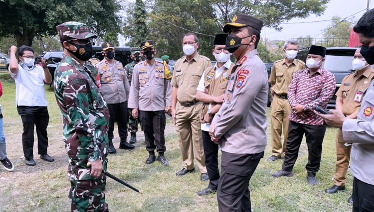 tinjau klaster baru di bangkalan kapolda jatim minta ppkm mikro dioptimalkan 13184