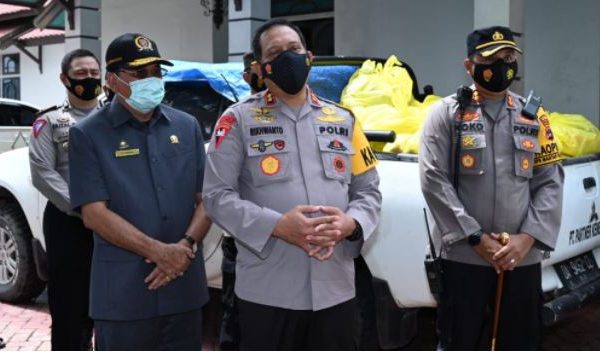 tinjau lokasi pemulihan pasca banjir kapolda kalsel imbau masyarakat jangan sebarkan berita hoaks 30469
