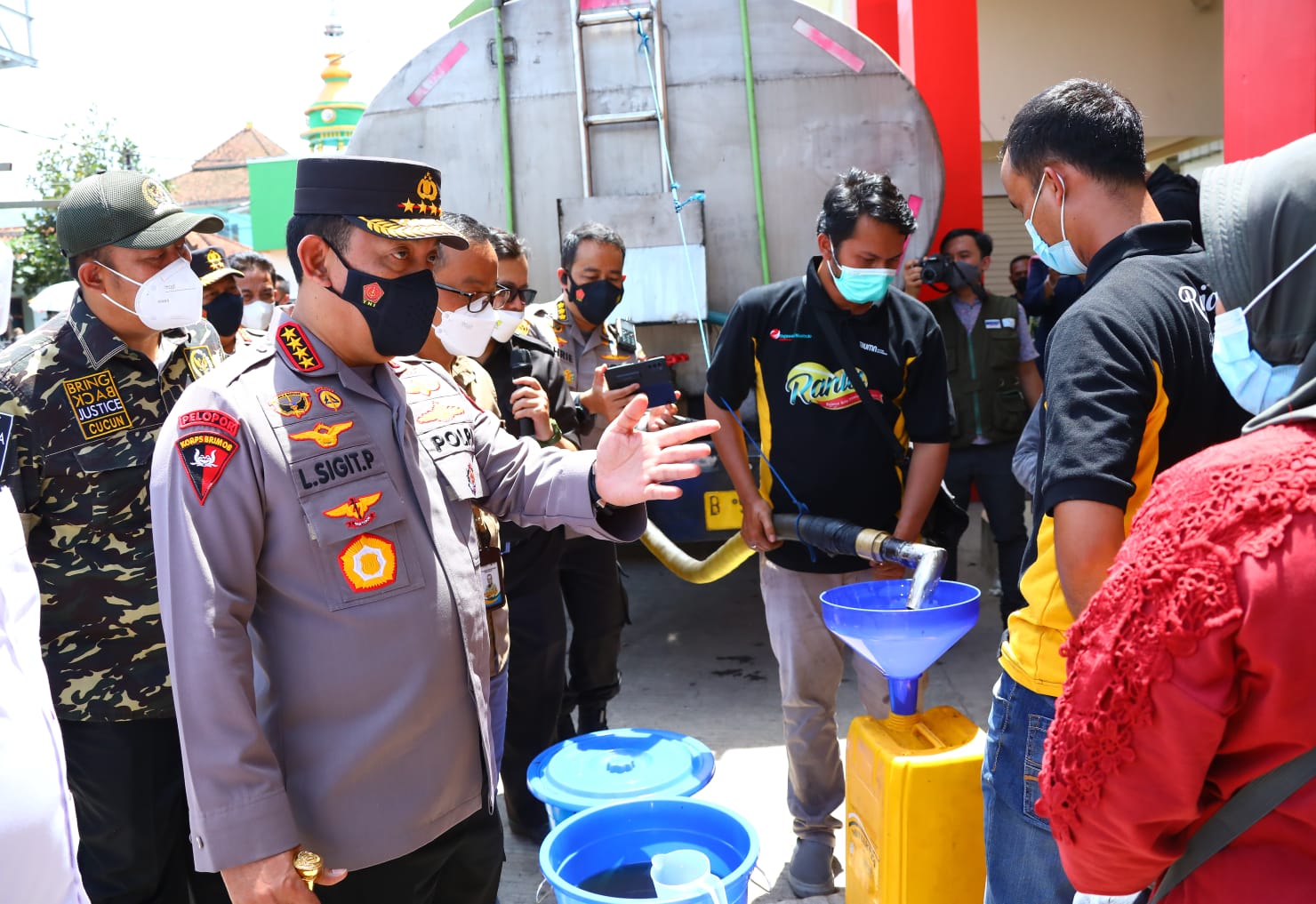 tinjau pasar sehat sabilulungan soreang kapolri pastikan ketersediaan minyak curah dan sembako jelang ramadhan tercukupi 45218