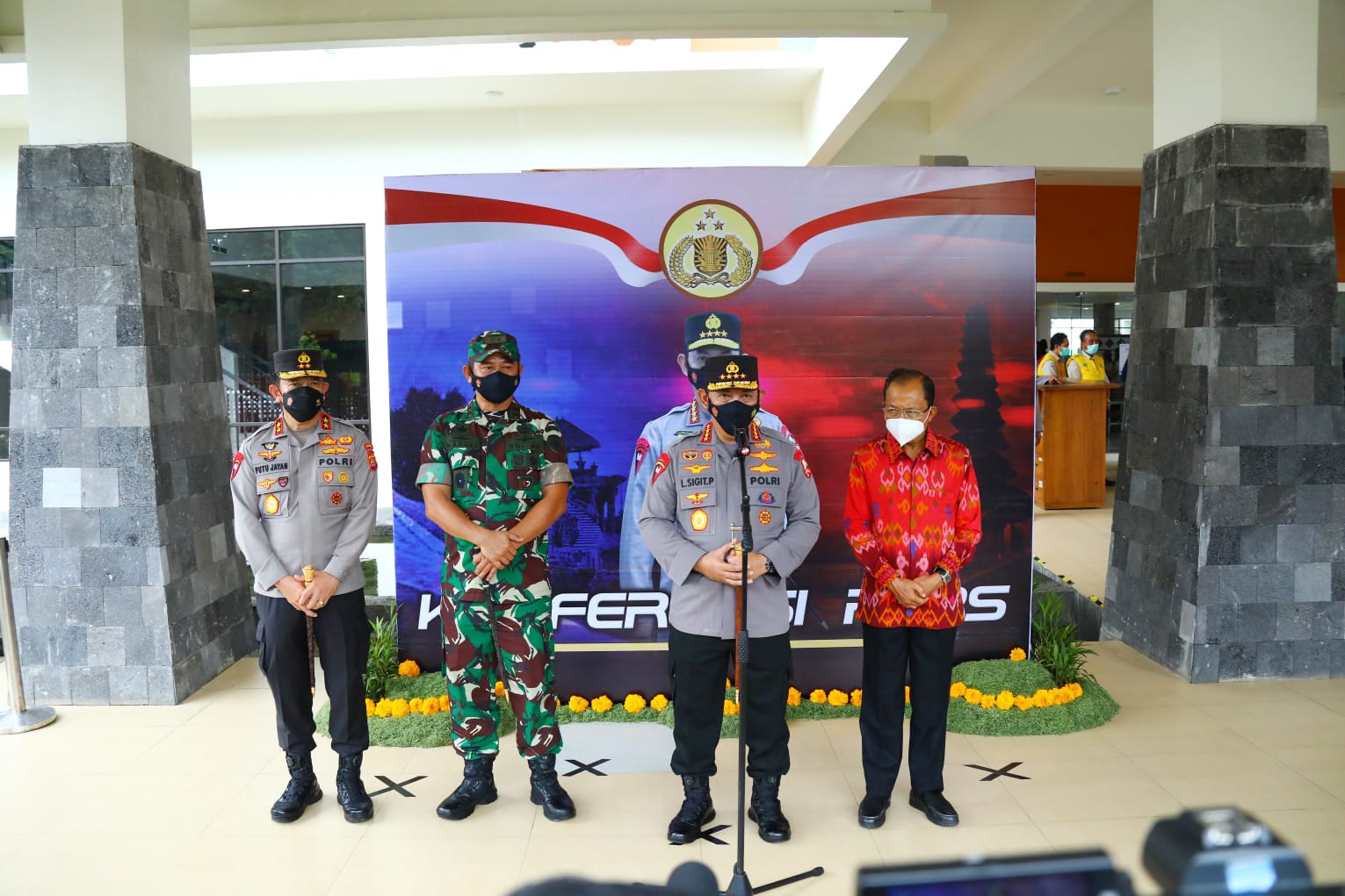 tinjau pelabuhan benoa kapolri minta proses prokes hingga karantina ppln diperketat 22838