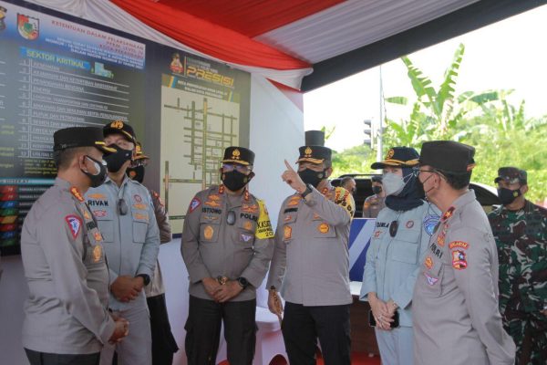 tinjau pos penyekatan ppkm kakorlantas polri penyekatan ppkm untuk cegah penyebaran covid 19 20243