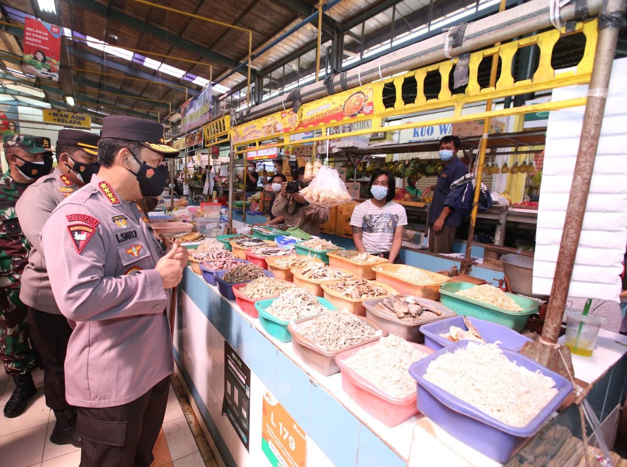 tinjau posko pasar modern bsd kapolri ingin prokes ditegakan guna menurunkan level ppkm 26571