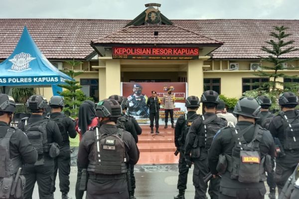 tinjau sitkamtibmas tni polri kalteng gelar patroli skala besar di kapuas 11733