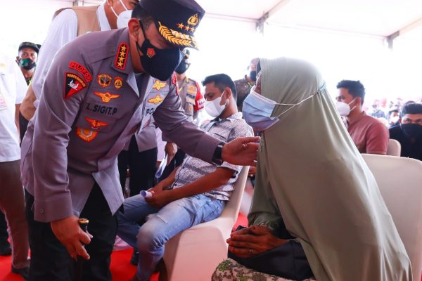 tinjau vaksinasi di aceh kapolri minta forkopimda lakukan upaya maksimal cegah peningkatan positivity rate 21091