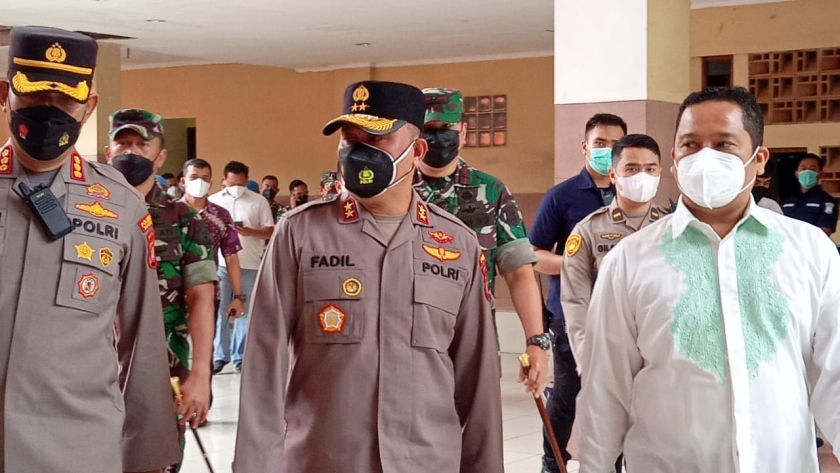 tinjau vaksinasi di tangerang kapolda metro jaya 60 persen angka kematian covid 19 karena belum vaksin 20968
