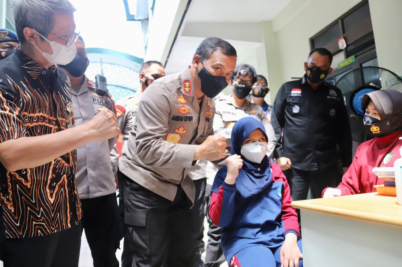 tinjau vaksinasi merdeka anak 6 11 tahun kapolda jateng beri motivasi anak peserta vaksin 34468