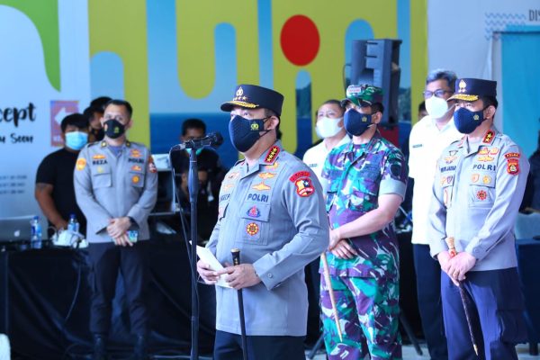 tinjau vaksinasi serentak kapolri ingatkan pentingnya vaksin untuk hadapi omicron 20924