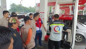 tipidter ditreskrimsus polda jatim sidak spbu dan spbe pastikan tidak ada kecurangan selama masa idul fitri 72405